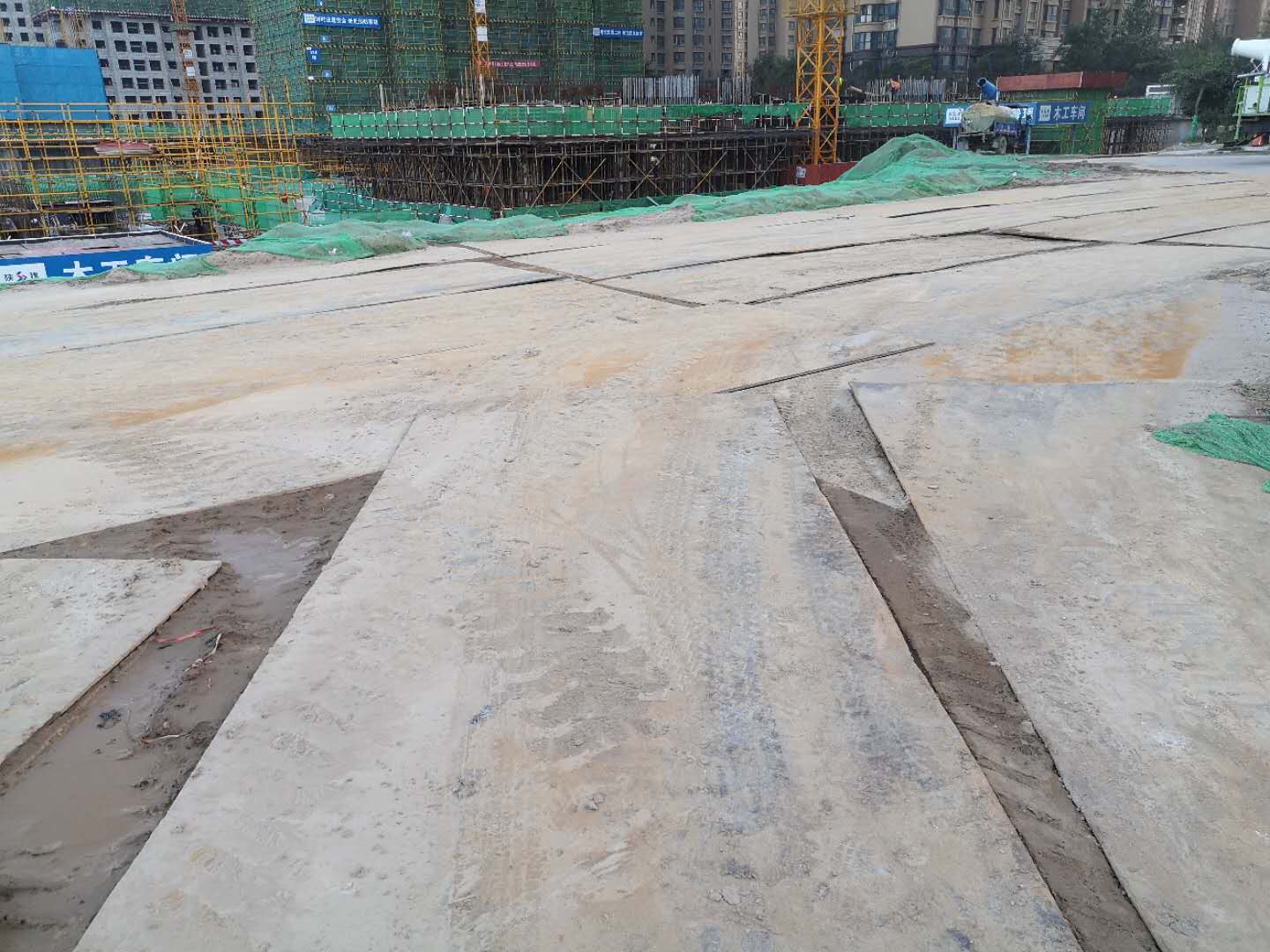 湖北仙桃钢板出租怎么选？工地临时便道方案参考