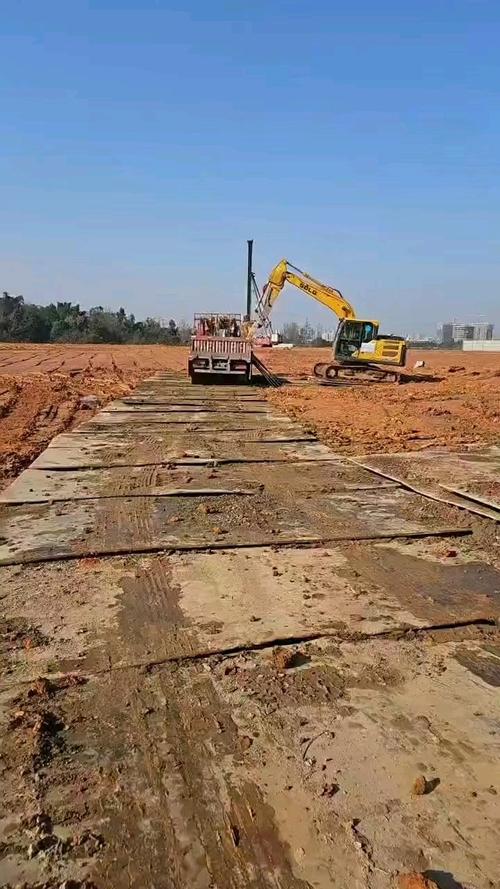 武汉铺路钢板租赁当天怎么调度?费用与进场要点